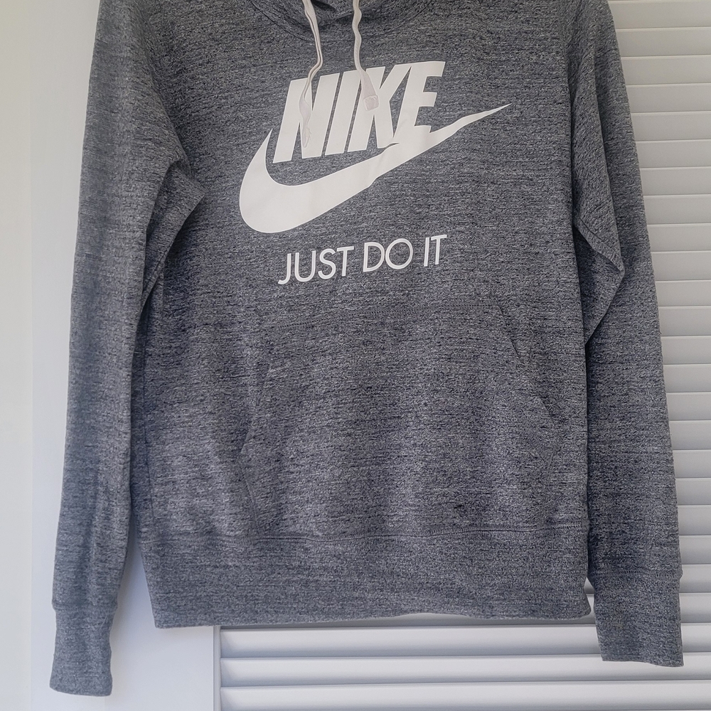 Nike Women's Gray 'Just Do It' Pullover Hoodie